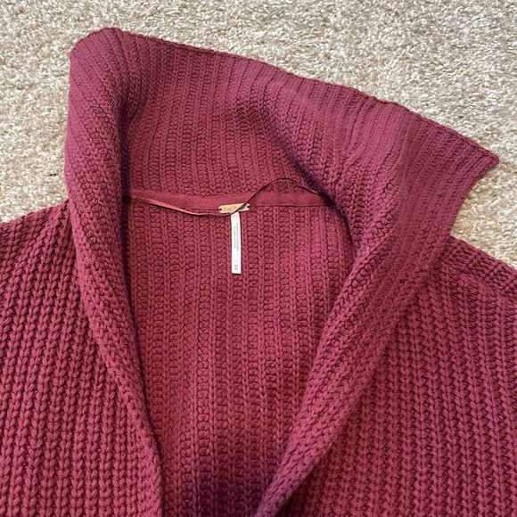 Free People Swim to Deep cardigan sweater M oversized burgundy chunky boho - Picture 5 of 9